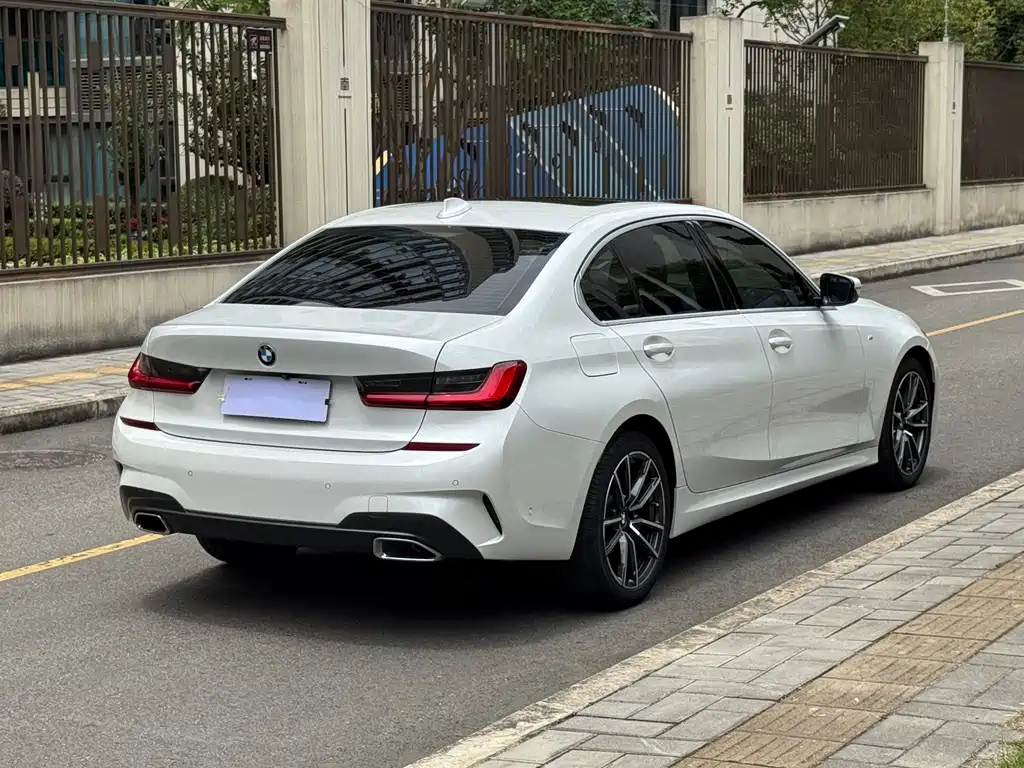 BMW 3 Series 2019 — фото 11