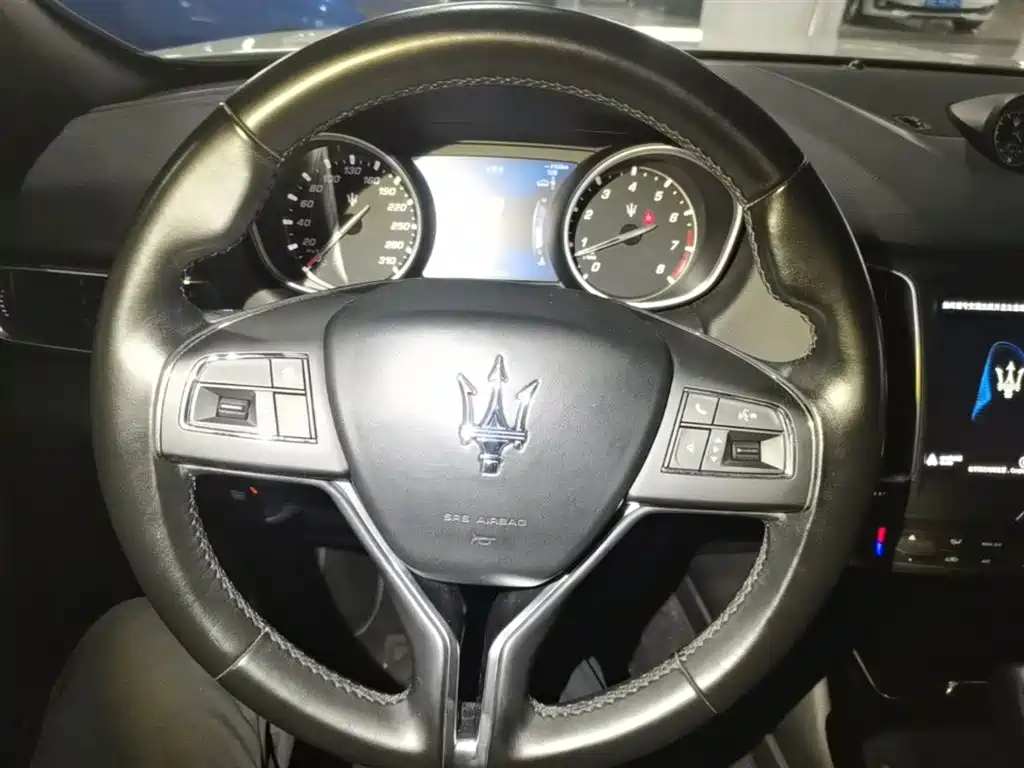 Maserati Levante 2018 — фото 11