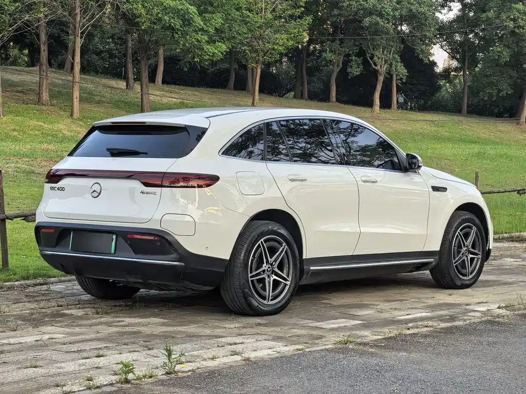 Mercedes-Benz EQC 2022 — фото 23