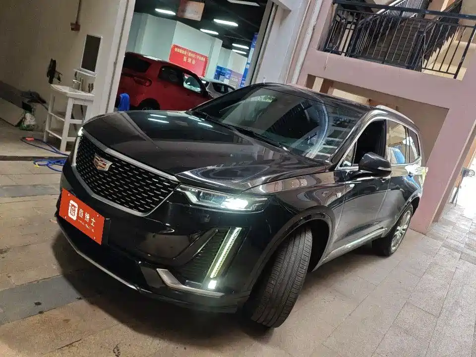 Cadillac XT6 2021 — фото 1