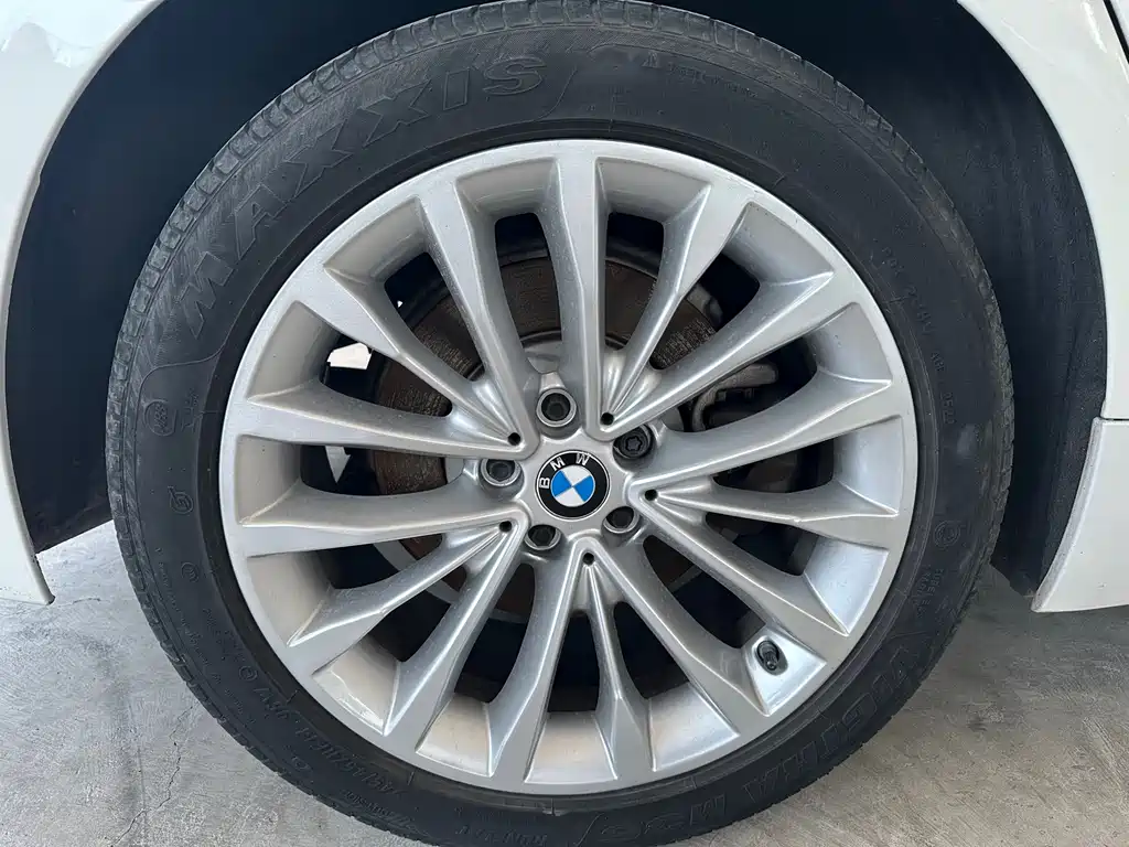 BMW 5 Series 2018 — фото 17