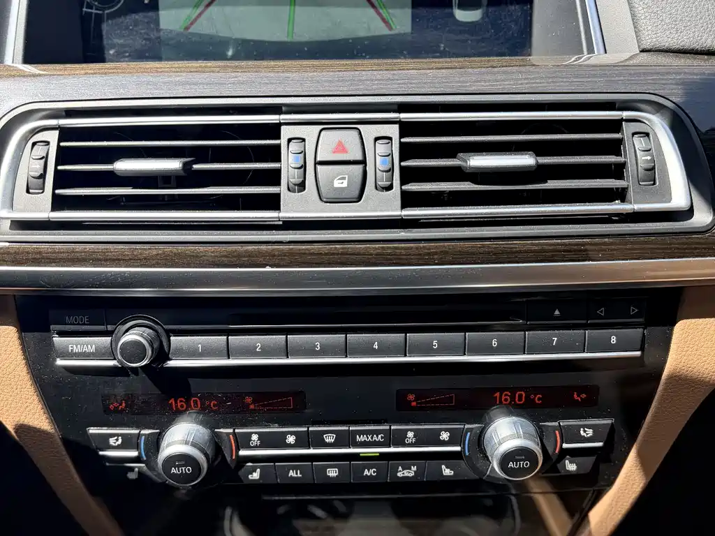 BMW 7 Series 2013 — фото 21