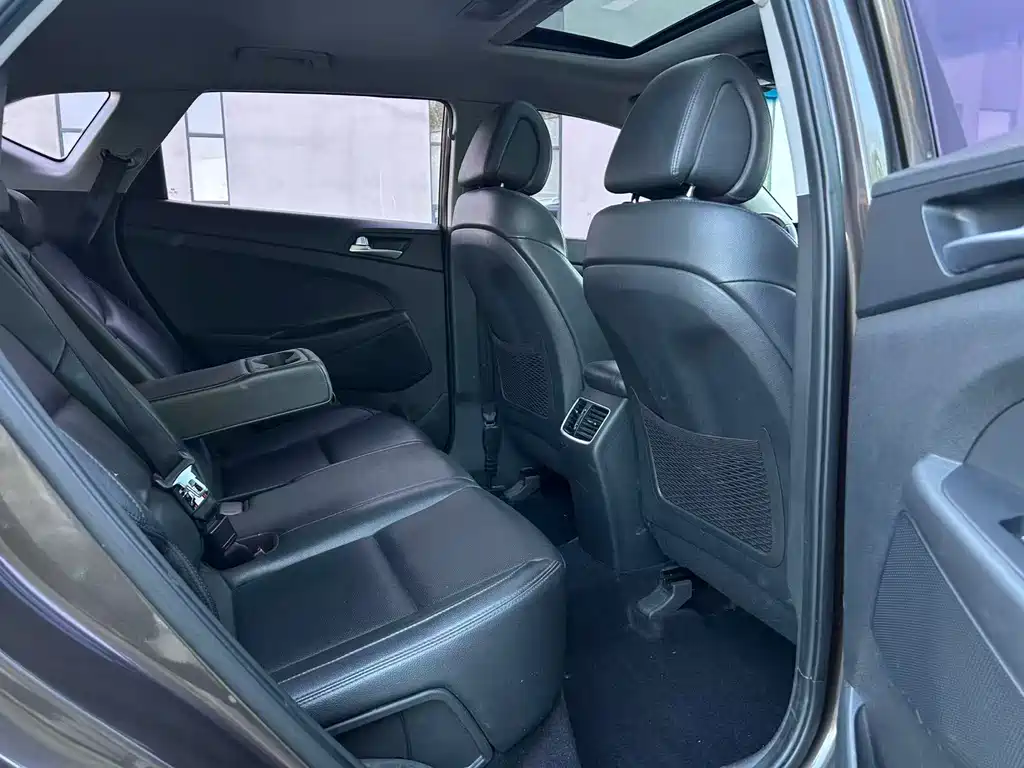 Hyundai Tucson 2017 — фото 8
