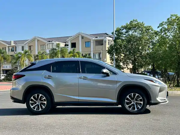 Lexus RX 2022