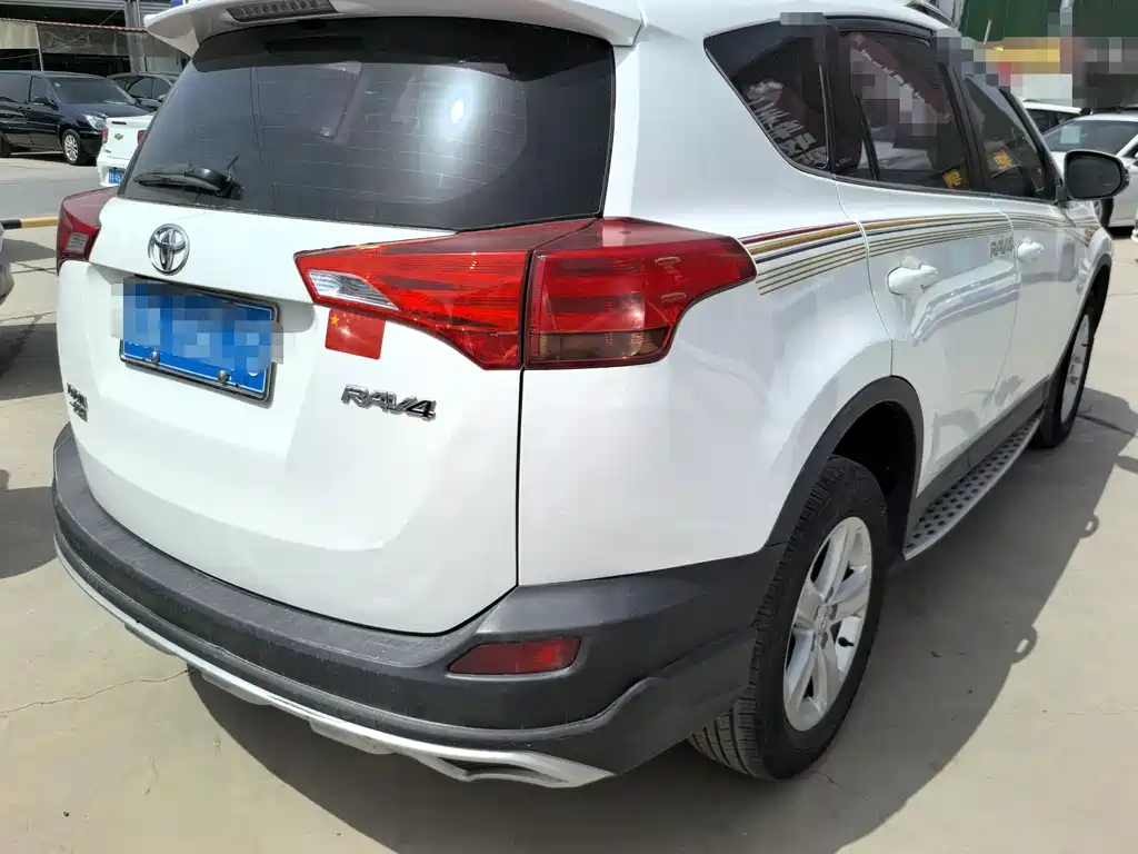 Toyota RAV4 2014 — фото 6