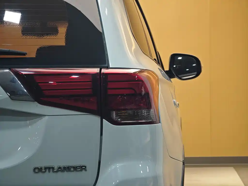 Mitsubishi Outlander 2019 — фото 27