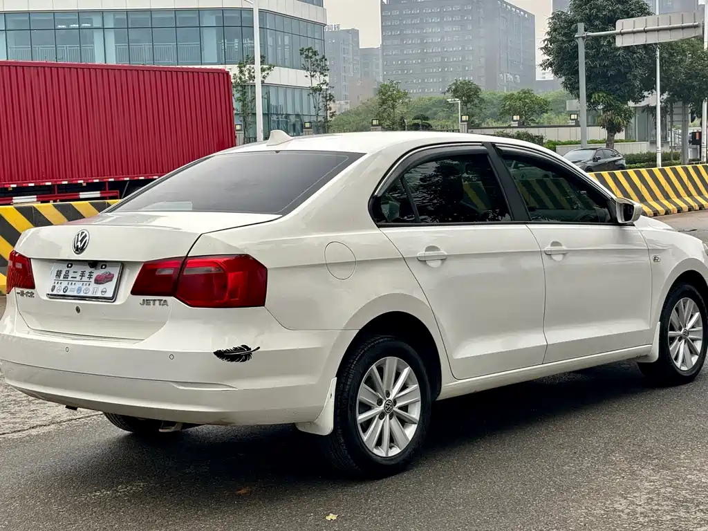 Volkswagen Jetta 2015 — фото 9