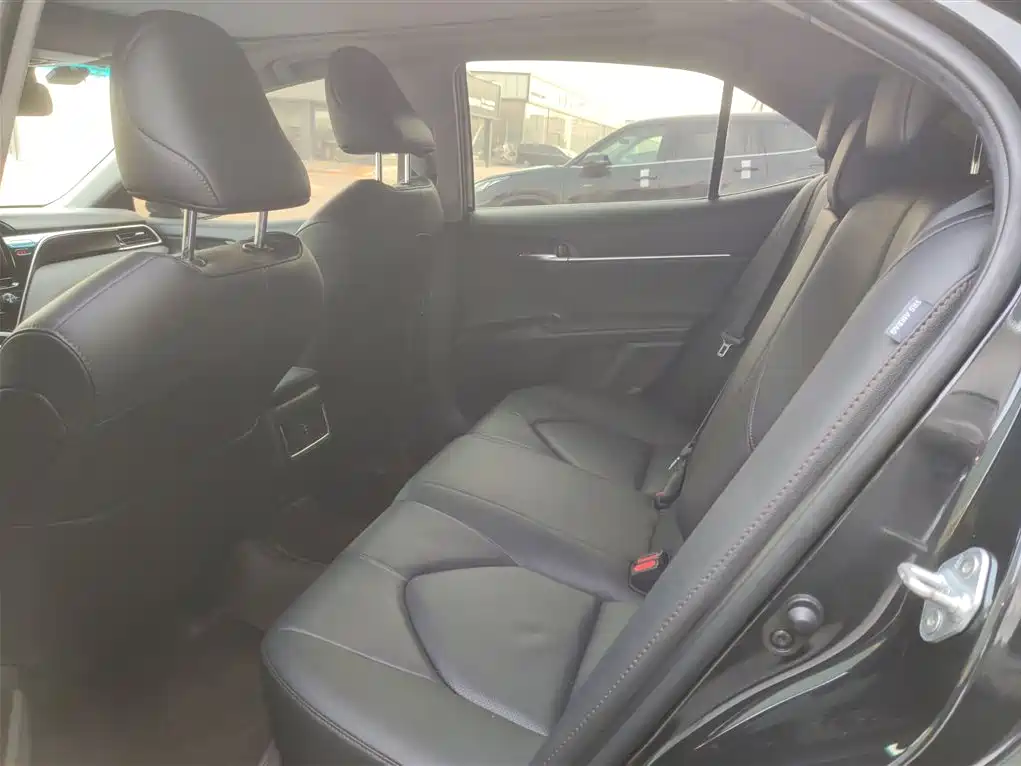 Toyota Camry 2023 — фото 17