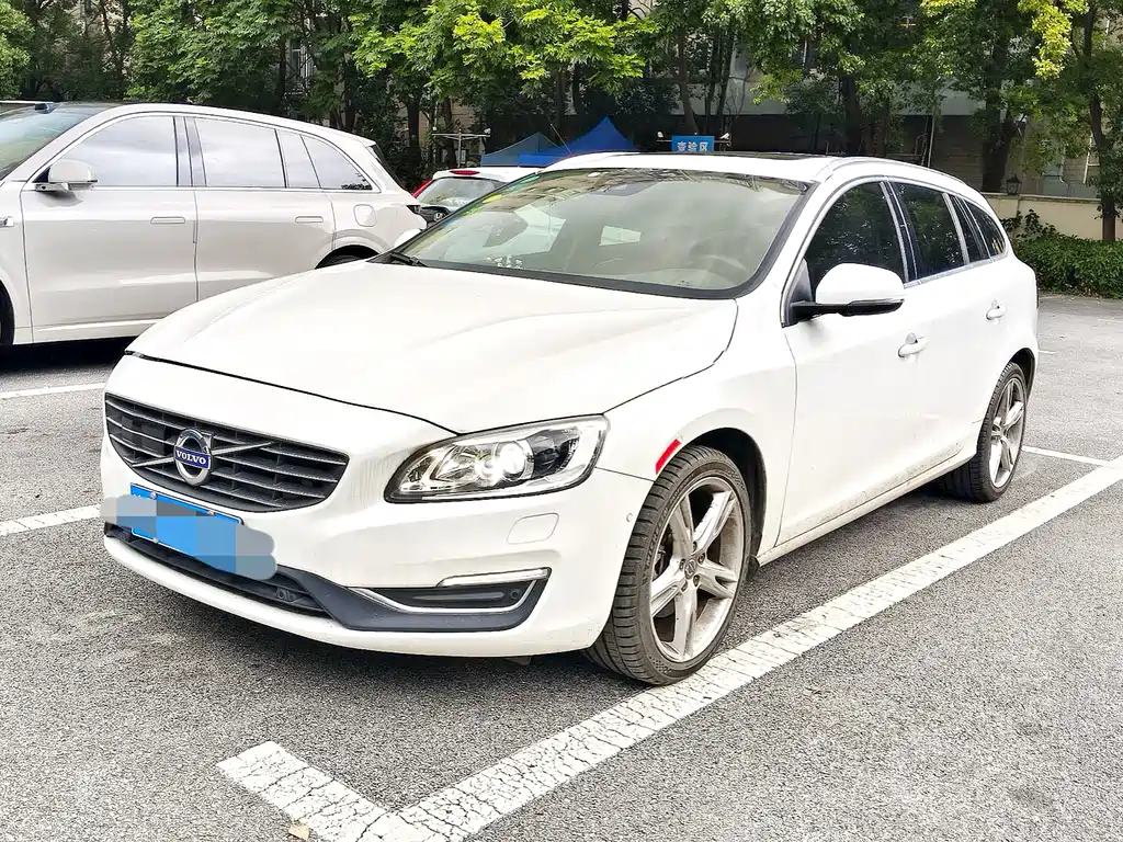 Volvo V60 2017 — фото 1
