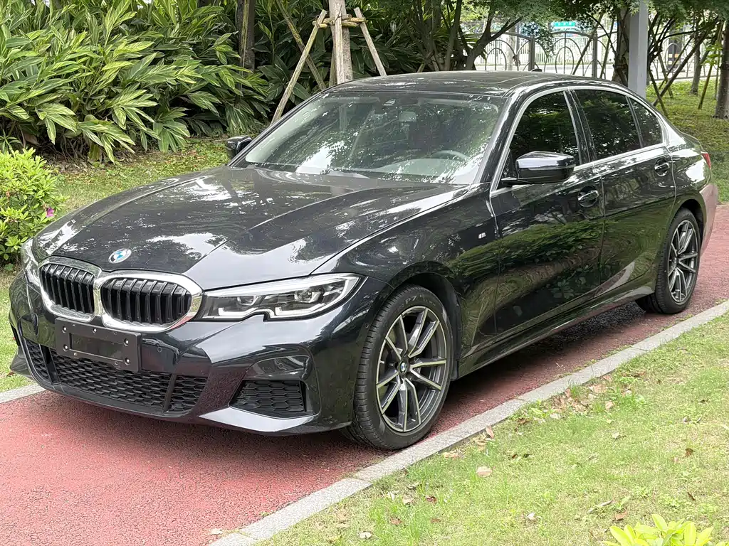 BMW 3 Series 2022 — фото 1