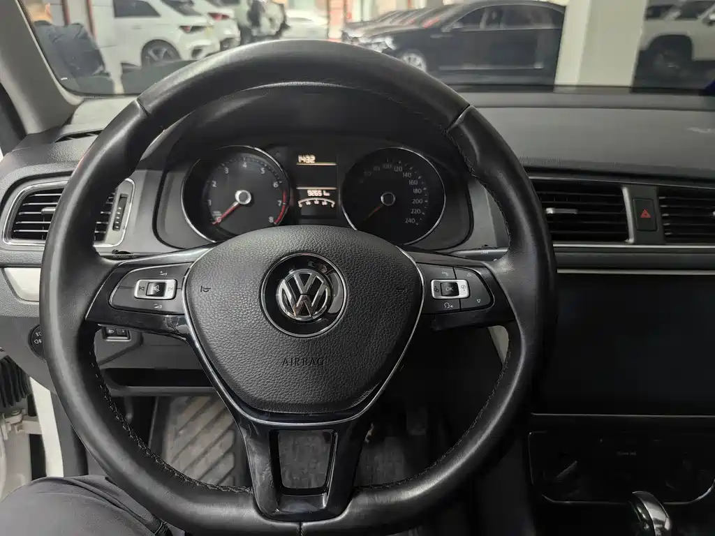 Volkswagen Lavida 2018 — фото 10