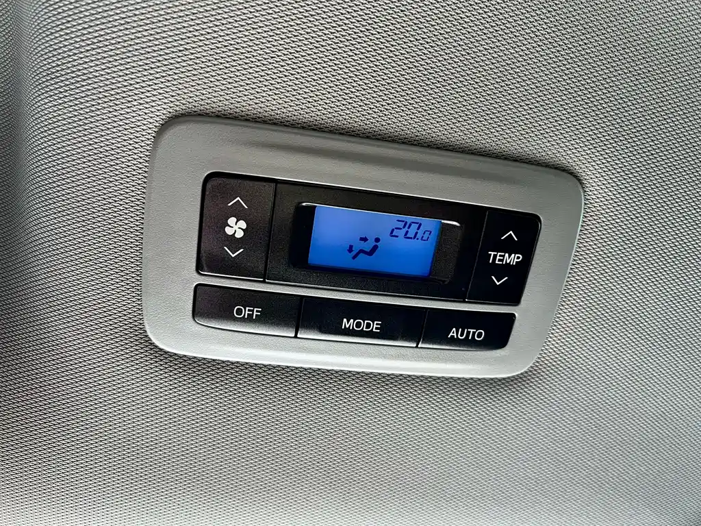 Toyota Sienna 2020 — фото 18