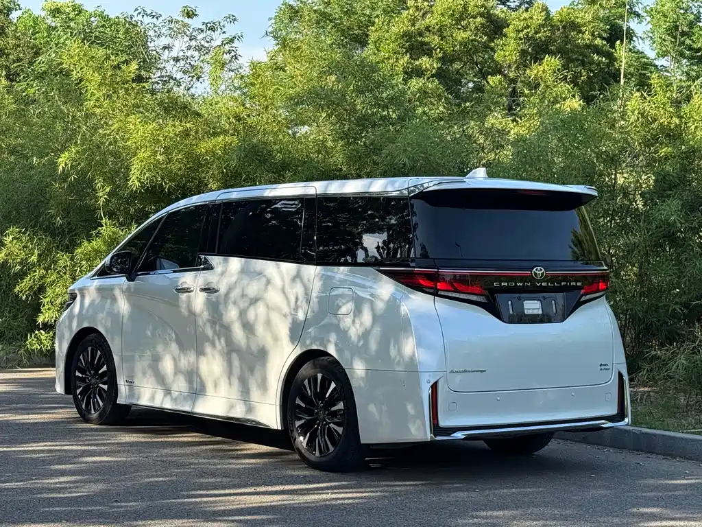Toyota Vellfire 2023 — фото 17