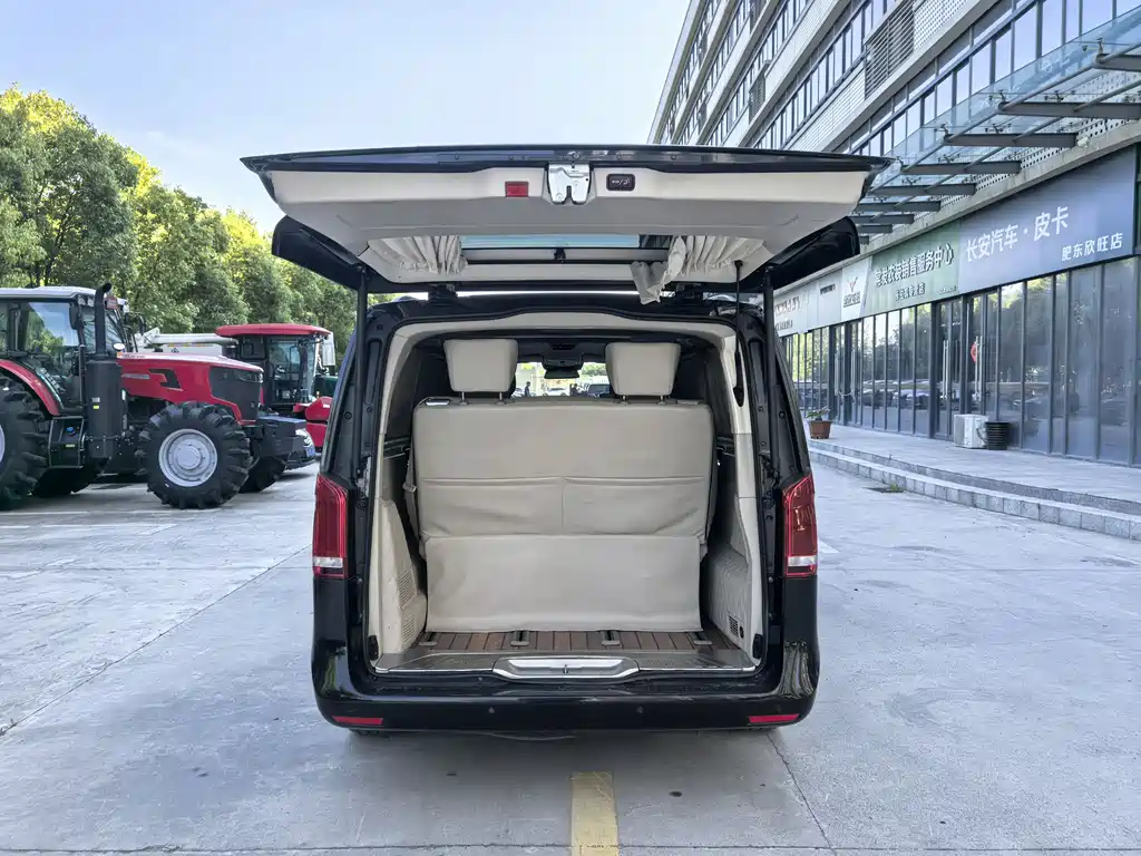 Mercedes-Benz V-Class 2018 — фото 28