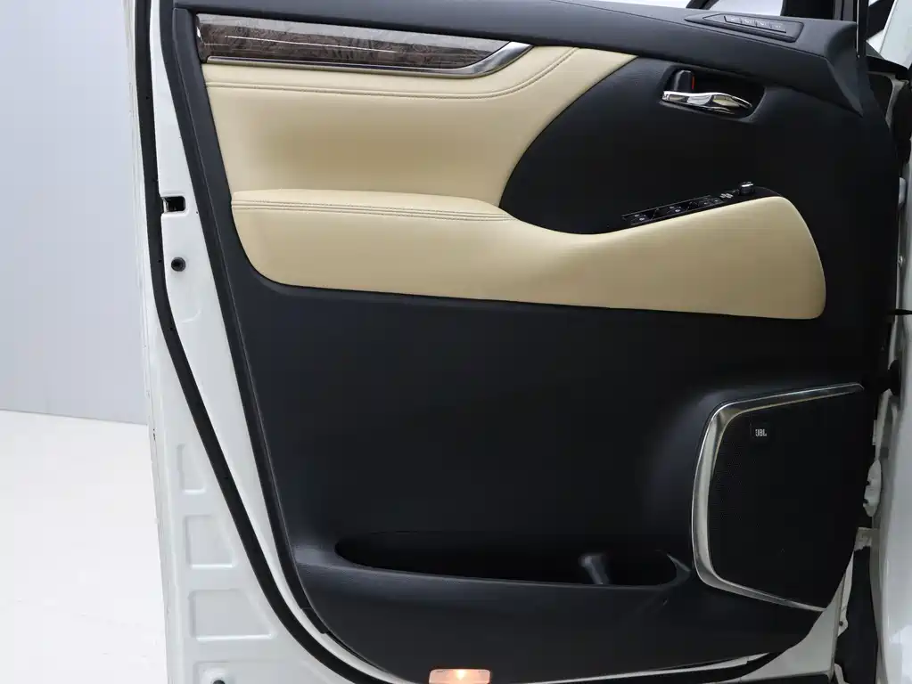 Toyota Alphard 2018 — фото 16