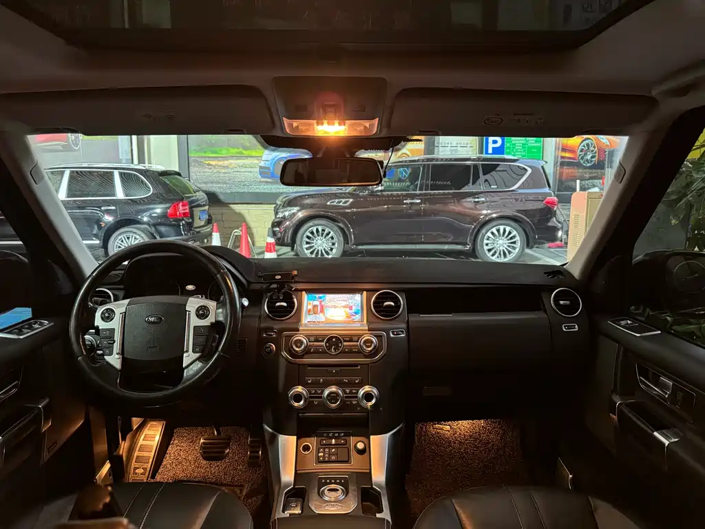 Land Rover Discovery 2016 — фото 13
