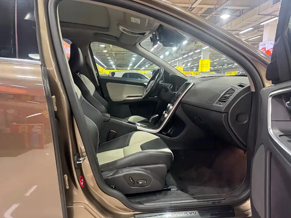 Volvo XC60 2015 — фото 10
