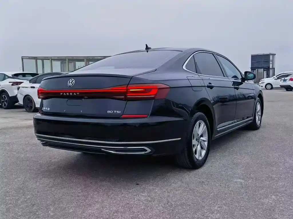 Volkswagen Passat 2023 — фото 7
