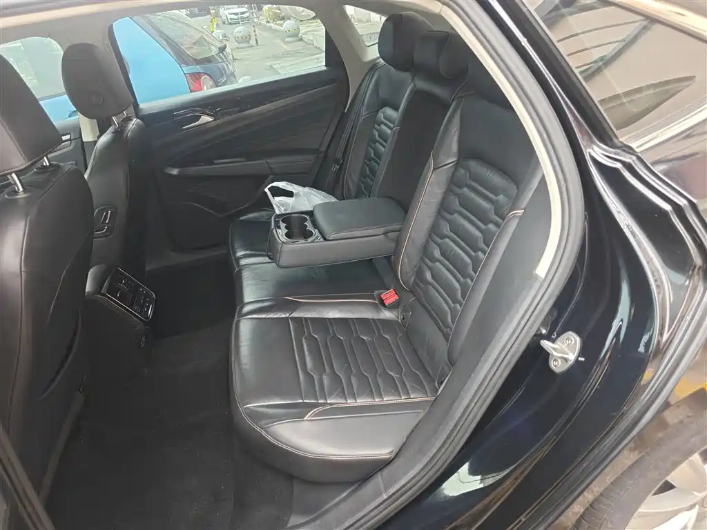 Volkswagen Passat 2019 — фото 13