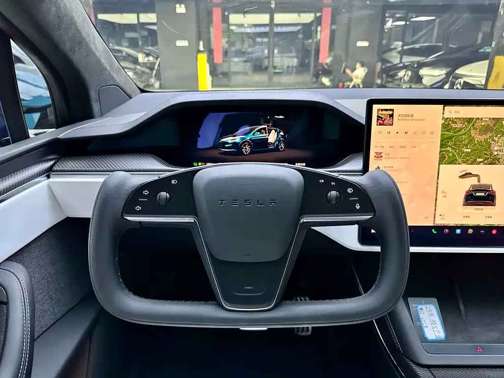 Tesla Model X 2023 — фото 16
