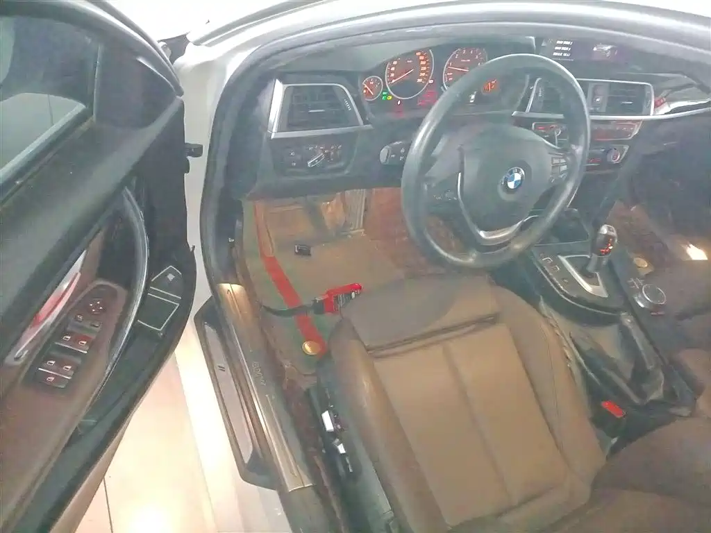 BMW 3 Series 2019 — фото 16