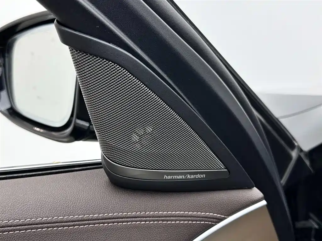 BMW 5 Series 2020 — фото 16