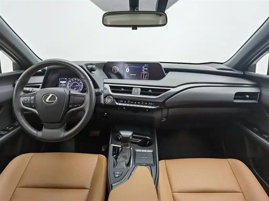 Lexus UX 2021