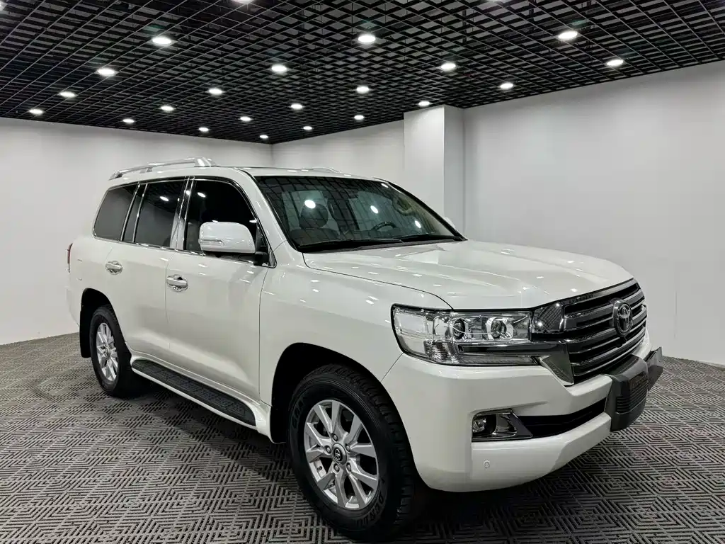 Toyota Land Cruiser 2017 — фото 1