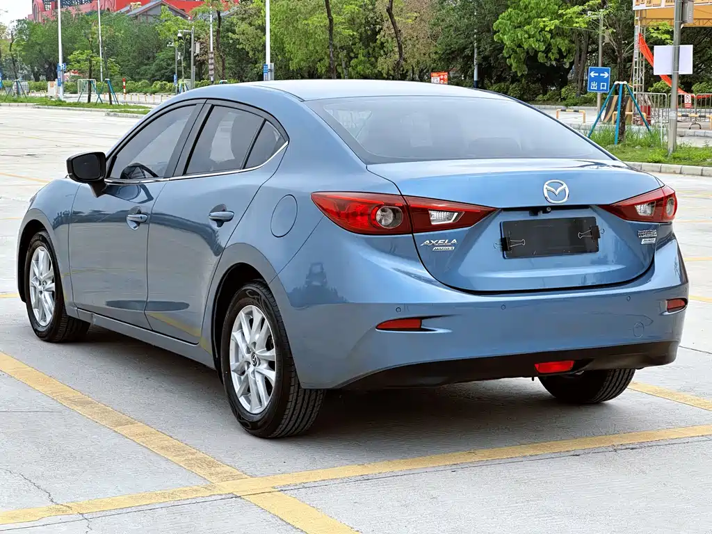 Mazda 3 Axela 2019 — фото 31