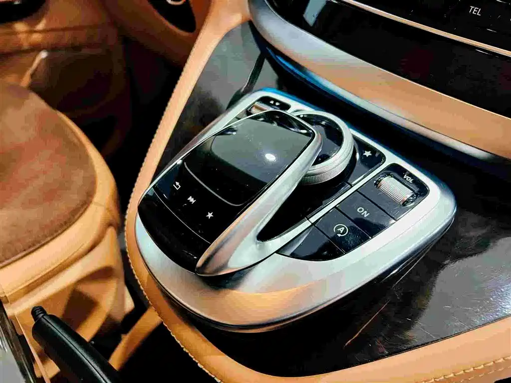 Mercedes-Benz V-Class 2020 — фото 12