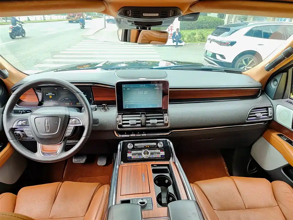 Lincoln Navigator 2021 — фото 10