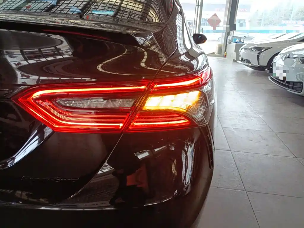 Toyota Camry 2022 — фото 23