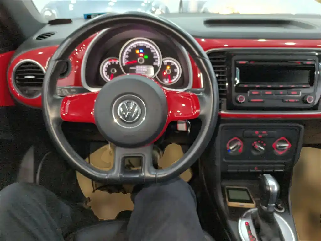 Volkswagen Beetle 2015 — фото 10