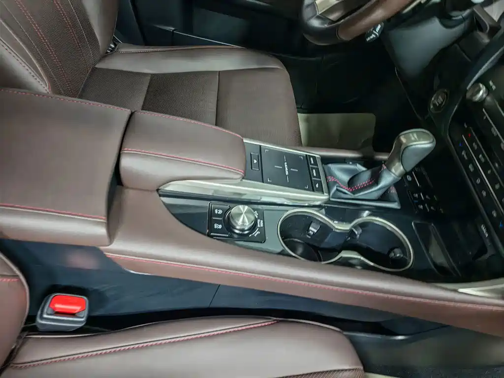 Lexus RX 2022 — фото 10