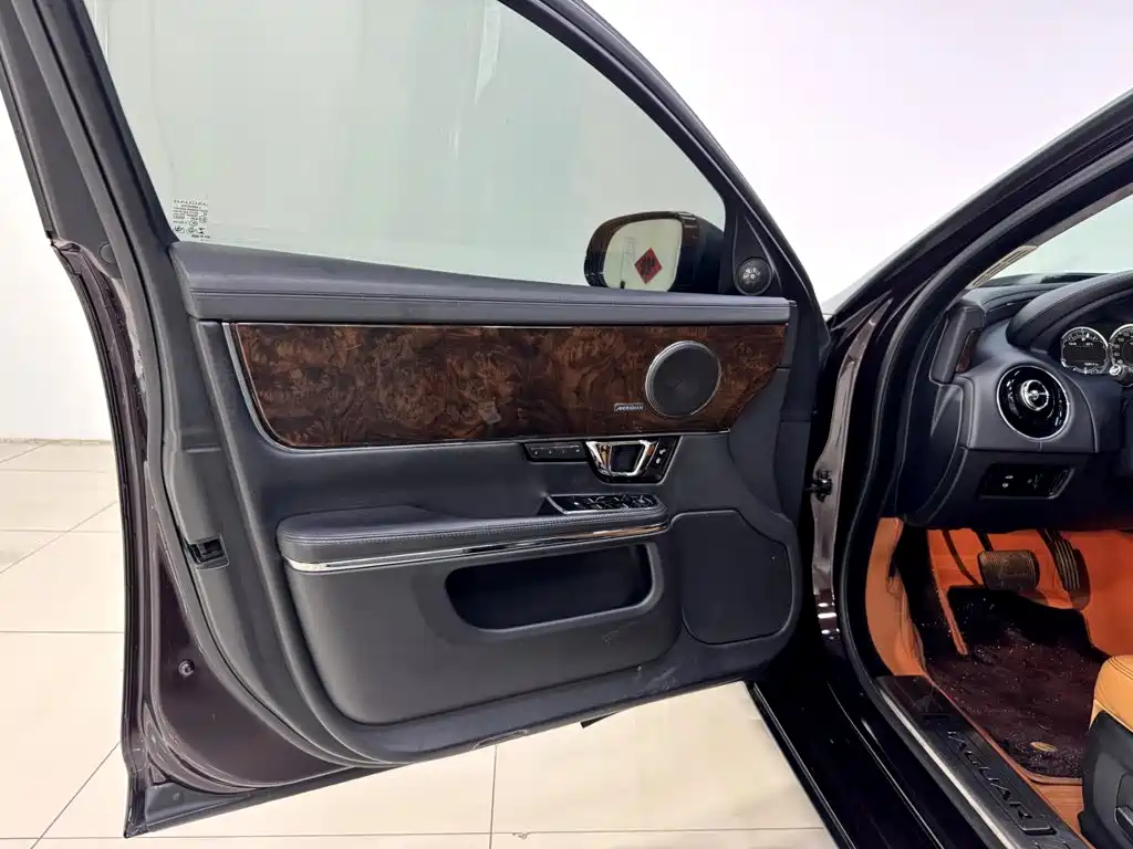 Jaguar XJ 2014 — фото 10