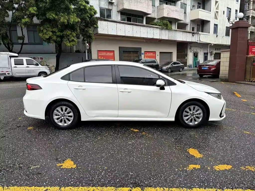 Toyota Corolla 2021 — фото 4