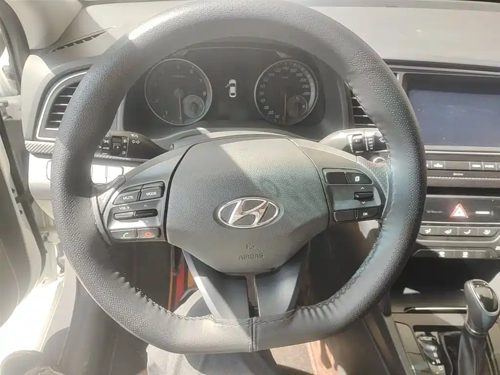 Hyundai Elantra 2019 — фото 11