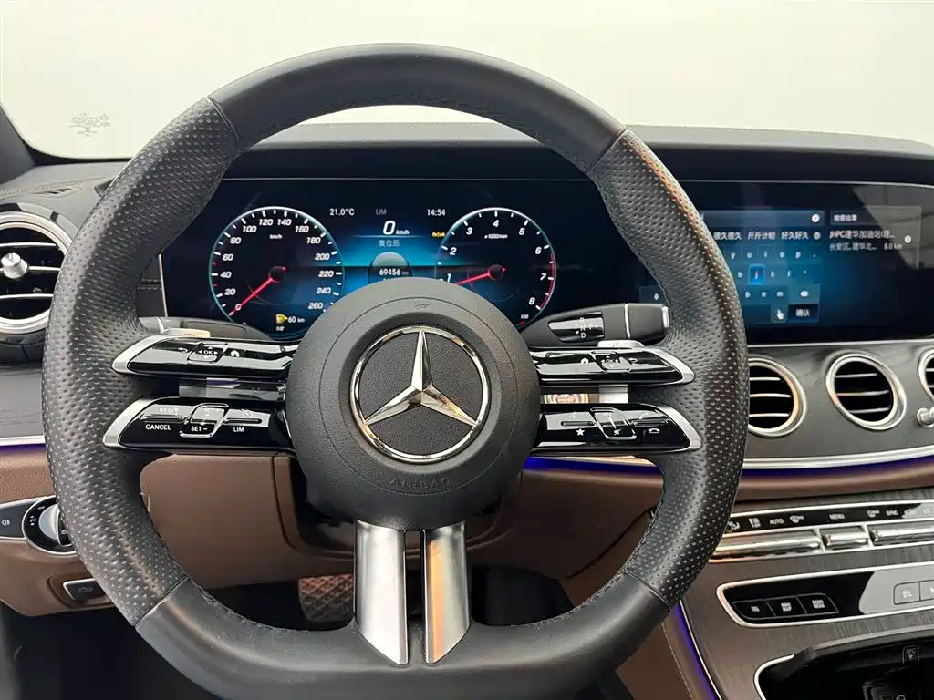 Mercedes-Benz E-Class 2023 — фото 11
