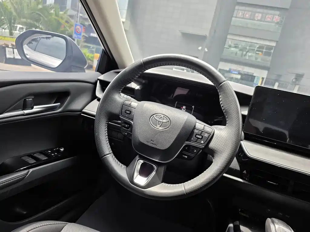 Toyota Camry 2024 — фото 10