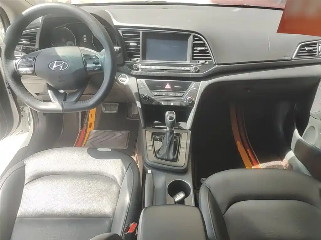 Hyundai Elantra 2019 — фото 10