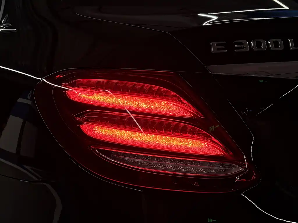 Mercedes-Benz E-Class 2020 — фото 21