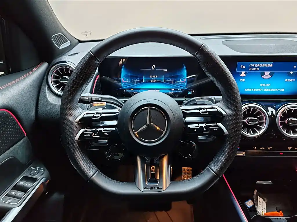 Mercedes-Benz GLB AMG 2025 — фото 13