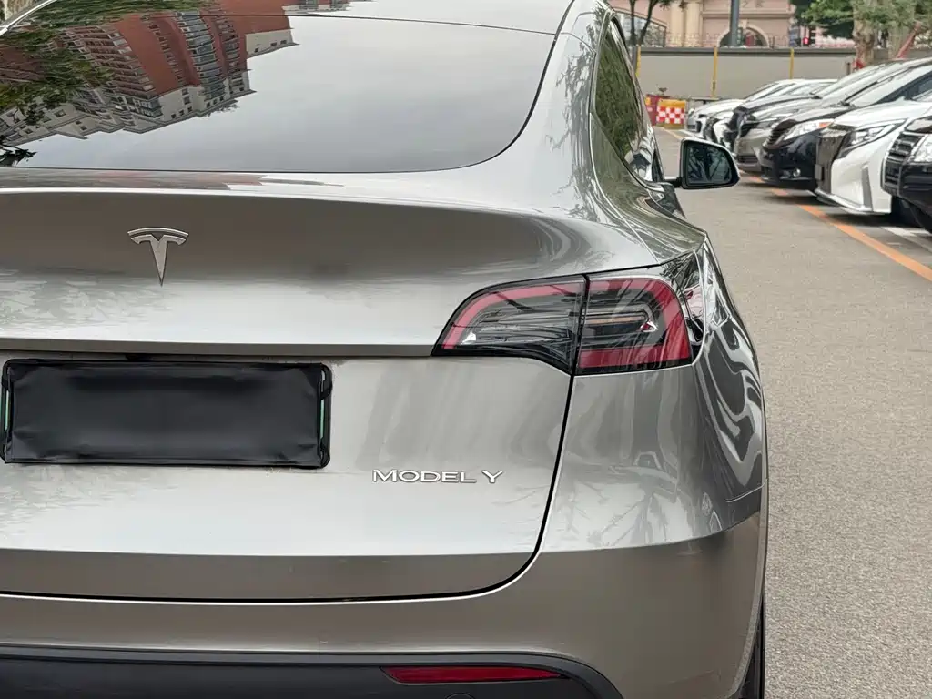 Tesla Model Y 2023 — фото 15