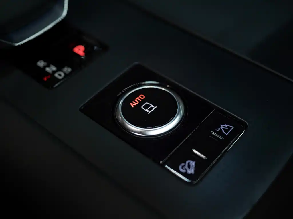 Land Rover Discovery 2022 — фото 11