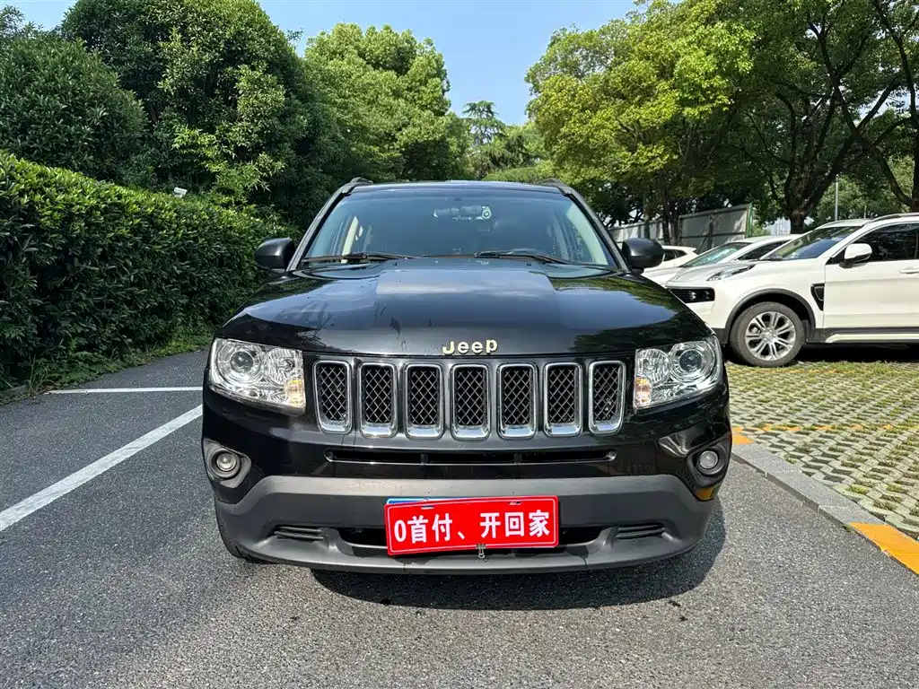 Jeep Compass 2011 — фото 2