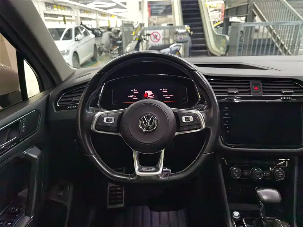 Volkswagen Tiguan L 2020 — фото 7