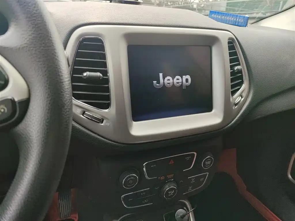 Jeep Compass 2020 — фото 13