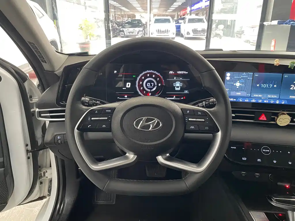 Hyundai Elantra 2023 — фото 9