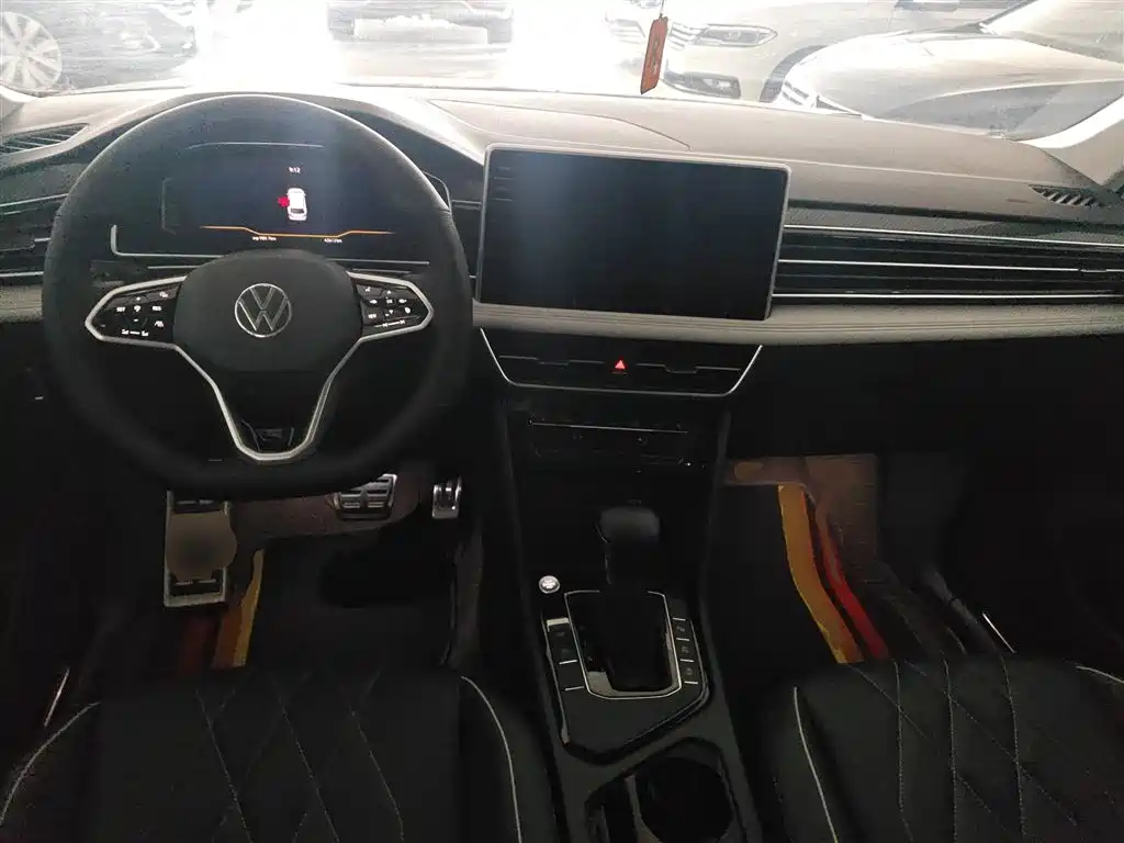 Volkswagen Tiguan L 2023 — фото 10
