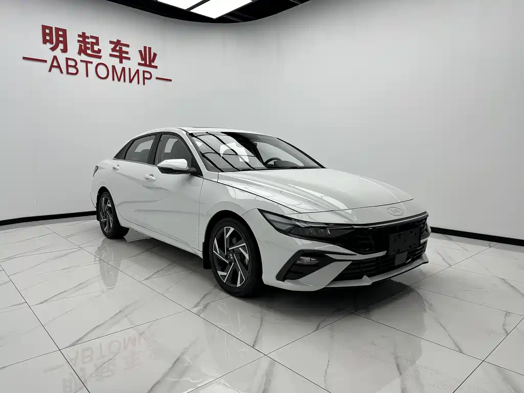 Hyundai Elantra 2023 — фото 3
